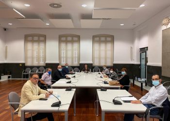 Les terrasses podran abaixar a la calçada excepte en les zones ora, places per a diversitat funcional i zones de càrrega i descàrrega