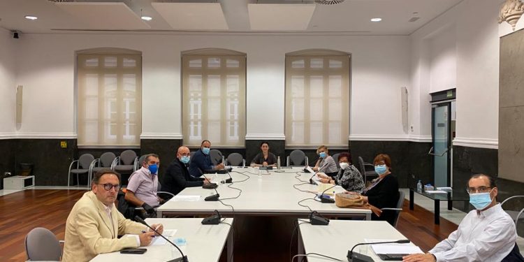 Les terrasses podran abaixar a la calçada excepte en les zones ora, places per a diversitat funcional i zones de càrrega i descàrrega