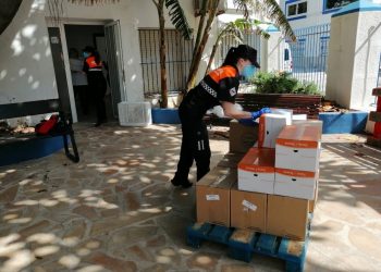 La Diputació transporta aliments per a famílies necessitades de Peníscola en col·laboració amb la Generalitat, l’Ajuntament i Creu Roja