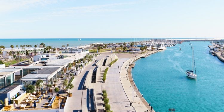 La Marina de València adopta mesures per a evitar concentracions en les zones d’oci