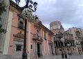 L’Ajuntament de València ha instal·lat a la Plaça de la Mare de Déu, els ornaments florals propis per als actes festius de la Mare de Déu dels Desemparats