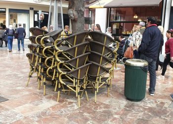 Les terrasses de la Plaça de l’Ajuntament mantenen el mateix tamany i abaixen a la calçada