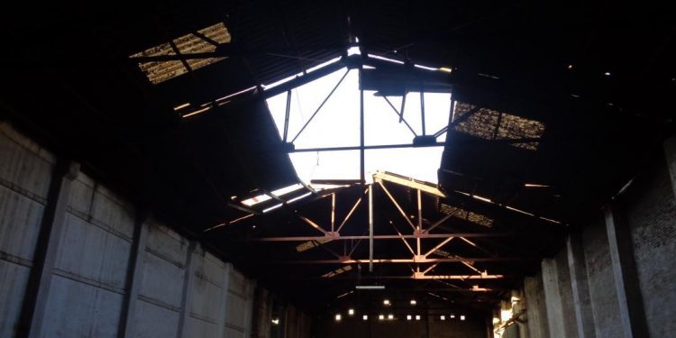 Urbanisme demolirà una nau del carrer de Sant Vicent per garantir la seguretat i evitar la degradació de la zona