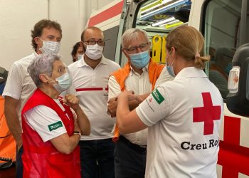 L’Ajuntament ha reforçat enguany el tradicional dispositiu de salvament de Creu Roja amb un contingent d’almenys 40 informadors a peu de platja