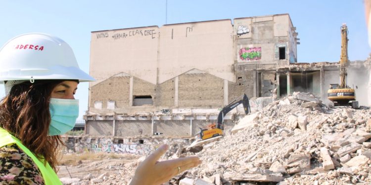 Avança la demolició de l’antiga fàbrica cervesera per a garantir la seguretat i acabar amb la degradació de l’entorn