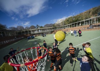 La regidora d’Esports, Pilar Bernabé, ha anunciat que al final d’este mes de juny comencen les escoles esportives d’estiu