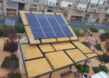 Comença la instal·lació de cinc noves pèrgoles fotovoltaiques en la ciutat de València