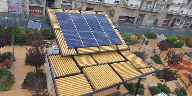 Comença la instal·lació de cinc noves pèrgoles fotovoltaiques en la ciutat de València