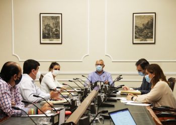 L’alcalde ha presidit este dijous la sessió de treball on s’ha començat a treballar en les conclusions després de les jornades de propostes d’entitats i experts