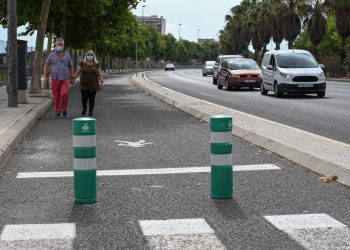 Mobilitat sostenible convertix en zona de vianants el carril emt inutilitzat de Germans Machado i ultima la baixada a calçada del carril vorera-bici