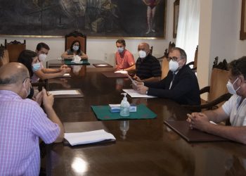 El sector del transport de viatgers trasllada a José Martí la gravetat de la crisi que travessa per la Covid-19