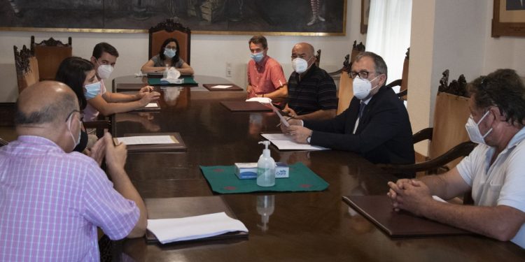 El sector del transport de viatgers trasllada a José Martí la gravetat de la crisi que travessa per la Covid-19