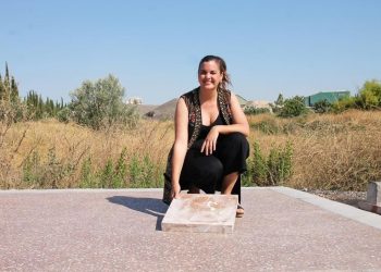 El nou asfalt de la plaça de l’Ajuntament reforçarà la imatge de conversió en zona de vianants de l’espai