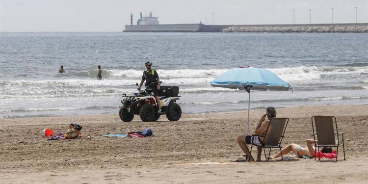 La Policia Local blindarà les platges la Nit de Sant Joan per evitar un repunt de contagis