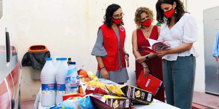 Ajuntament i Creu Roja preveuen repartir 5.000 cistelles d’alimentació saludable entre persones majors