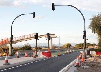 Mobilitat sostenible instal·la semàfors per a regular el pas alternatiu de vehiclES AL PALMAR