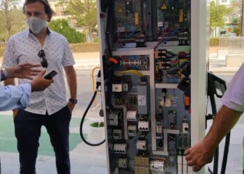 València compta amb els tres primers punts de recàrrega ràpida de vehicles elèctrics en la via pública