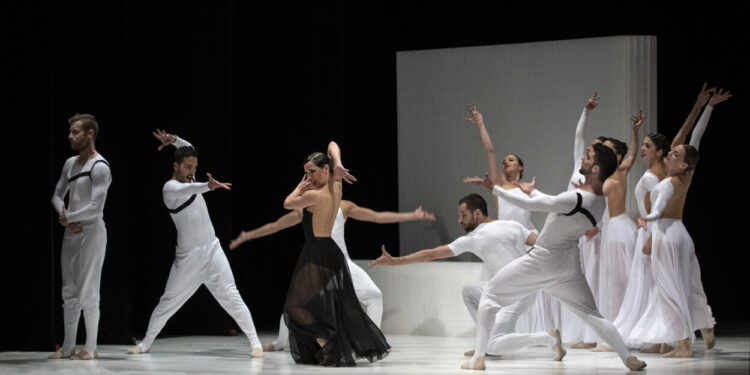 El festival ‘Sagunt a Escena’ presenta l’espectacle de dansa ‘CARMEN.maquia’ al Teatre Romà de Sagunt