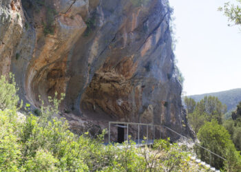 L’IVCR+i i la Universitat d’Alacant investiguen els pigments utilitzats en les pintures rupestres de les coves de l’Araña a Bicorp