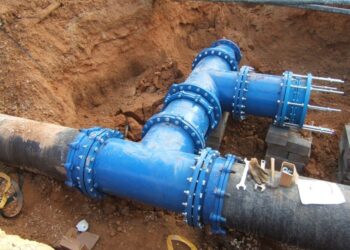 L’ajuntament instal·la una vàlvula motoritzada en la xarxa d’aigua potable al pont Nou D’Octubre per millorar l’abastiment