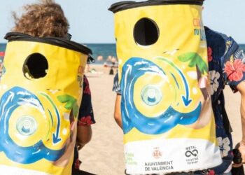 3 de cada 4 dels banyistes enquestats dins la campanya “circula la teua llanda al groc” estan satisfets o molt satisfets amb la gestió dels residus en les platges de València