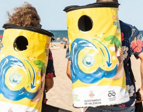 3 de cada 4 dels banyistes enquestats dins la campanya “circula la teua llanda al groc” estan satisfets o molt satisfets amb la gestió dels residus en les platges de València