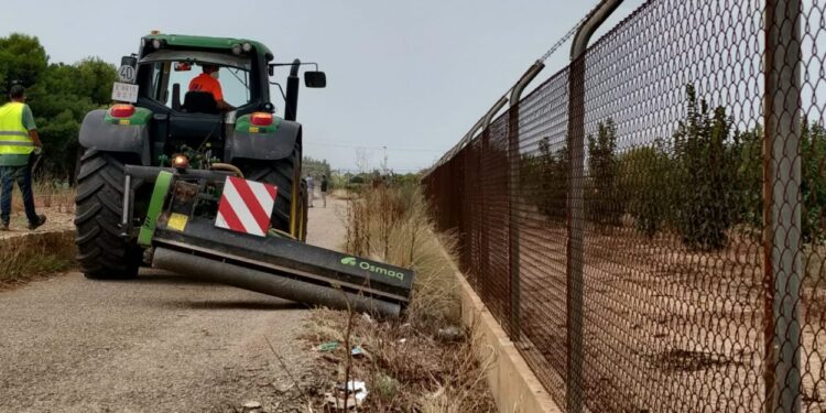 Una brigada professional s’encarregarà del desbrossament de camins rurals i espais agrícoles
