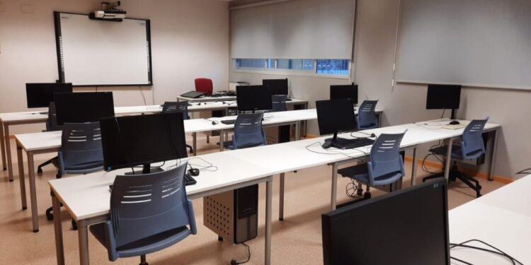 Les aules s’ocuparan al 50% de l’aforament per a reforçar la seguretat