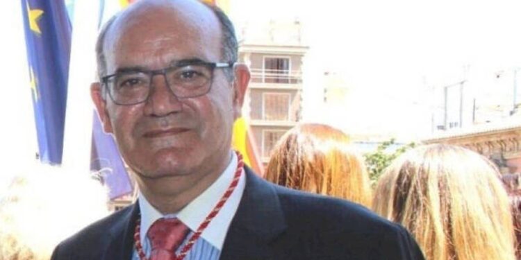 Cs propone comprar mascarillas transparentes para las áreas de atención al público del Ayuntamiento por la COVID-19