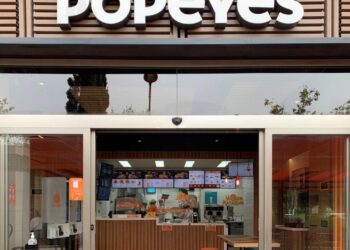 POPEYES®, la cadena de restauració especialitzada en pollastre, ja està a València