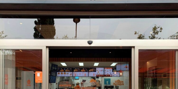 POPEYES®, la cadena de restauració especialitzada en pollastre, ja està a València