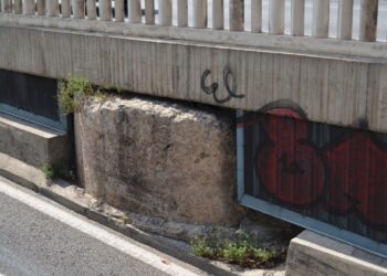 Comencen els treballs per a restaurar la part de la muralla protegida del túnel de Blanqueries, danyada durant la neteja d’un graffiti