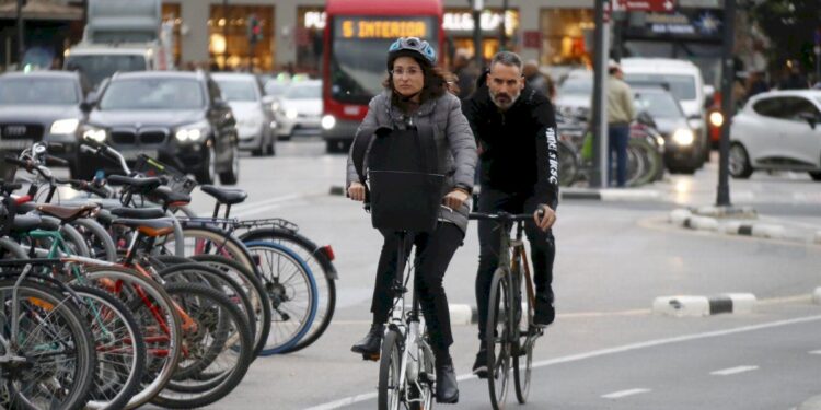 L’agenda municipal de la bicicleta dona a conéixer estudis que afirmen que «la mobilitat sostenible afavoreix al sector econòmic»