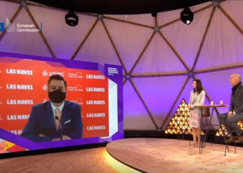 Crítiques al regidor Carlos Galiana per fer «playback»; en anglés per a presentar València com a Capital «Innovació