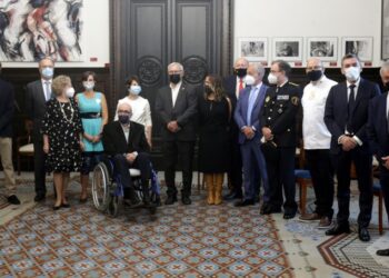 La Senyera ha fet este matí el seu primer trasllat pels actes commemoratius del Nou d’Octubre