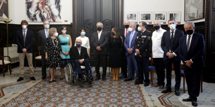 La Senyera ha fet este matí el seu primer trasllat pels actes commemoratius del Nou d’Octubre