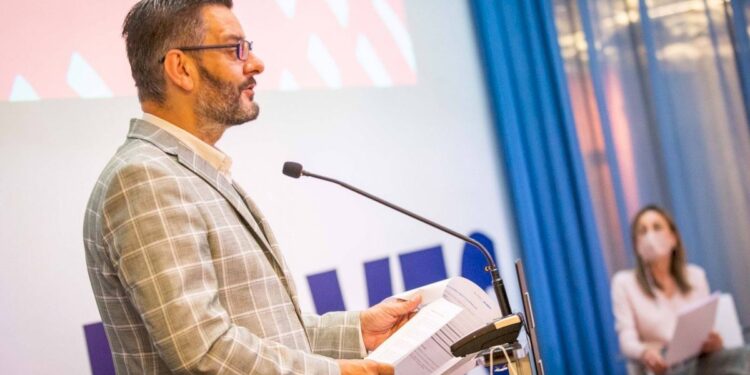 Els mitjans de comunicació debaten a Las Naves el paper del periodisme durant la pandèmia