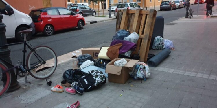 Ciutadans alerta que les queixes veïnals per falta de neteja han augmentat un 50%