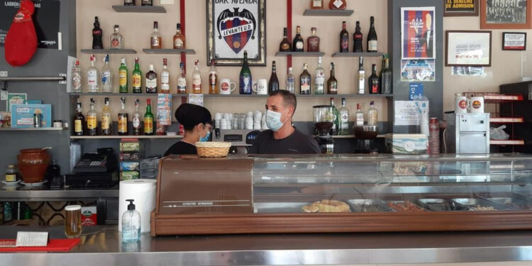 Els hostelers xifren en 5,5 milions d'euros les pèrdues pel toc de queda a la Comunitat Valenciana