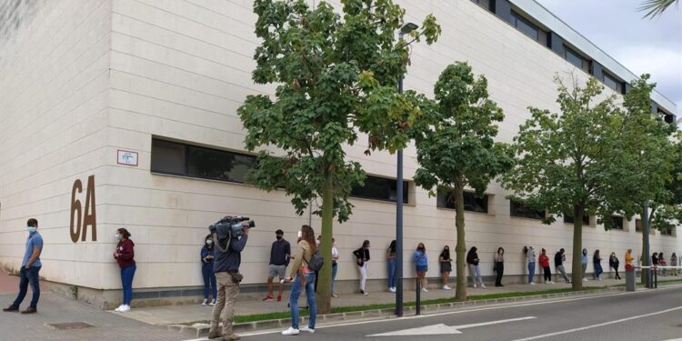 Universitaris se sotmeten a proves PCR després del brot detectat en la Politècnica de València