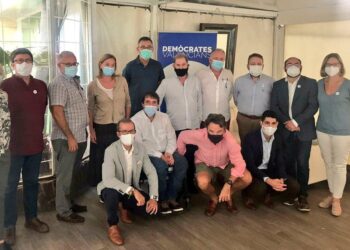 El valencianisme centrista lliga aliances polítiques per l’autogovern amb trellat commemorant el Nou D’Octubre