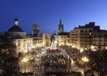 L’Ajuntament aprova dos convenis amb floristes i indumentaristes fallers per 280.000 euros