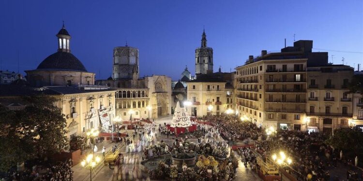 L’Ajuntament aprova dos convenis amb floristes i indumentaristes fallers per 280.000 euros