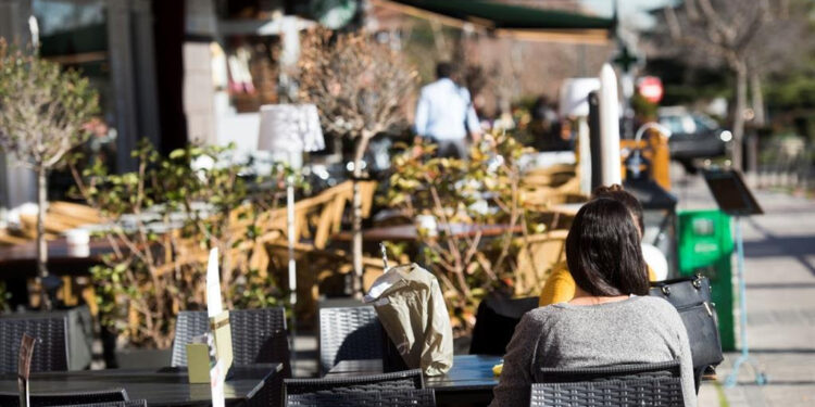 Sanitat proposa tancar els bars a les 22.00 h i no eixir de casa a les zones amb més contagis