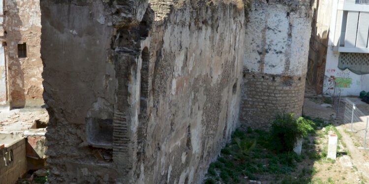 La muralla islàmica, a punt d’iniciar les obres de la seua rehabilitació i posada en valor