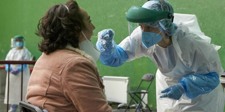 La Comunitat Valenciana confirma 13 defuncions, 1.078 nous casos i 1.352 hospitalitzats