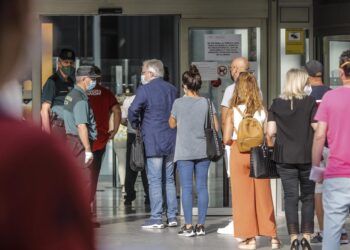 La Generalitat actualitza el salari dels funcionaris per a aplicar la pujada nacional del 2%