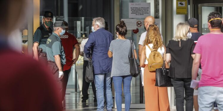 La Generalitat actualitza el salari dels funcionaris per a aplicar la pujada nacional del 2%