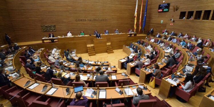 El PSPV assegura que no se’n van a apujar els sous i Unides Podem plantejarà una esmena per a impedir-ho «si cal»
