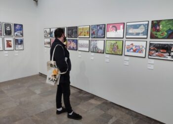 Un món il·lustrat al teu sofà: Baba Kamo llança un tour virtual de la seua exposició internacional